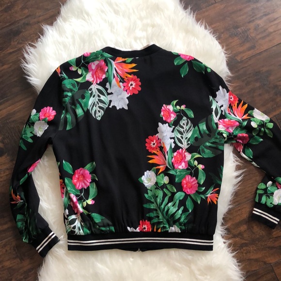 Vince Camuto Palm Jacket - Picture 2 of 8